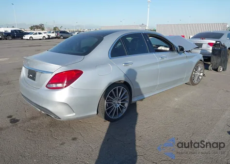 2016 Mercedes-Benz C 300 Sport z USA, uszkodzony, nr VIN 55SWF4JB2GU106895
